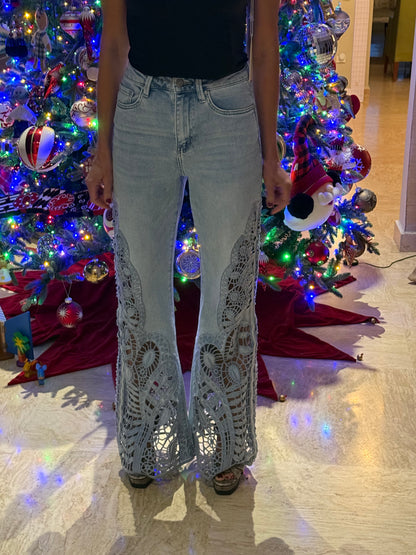 THE WILLOW LACE JEAN