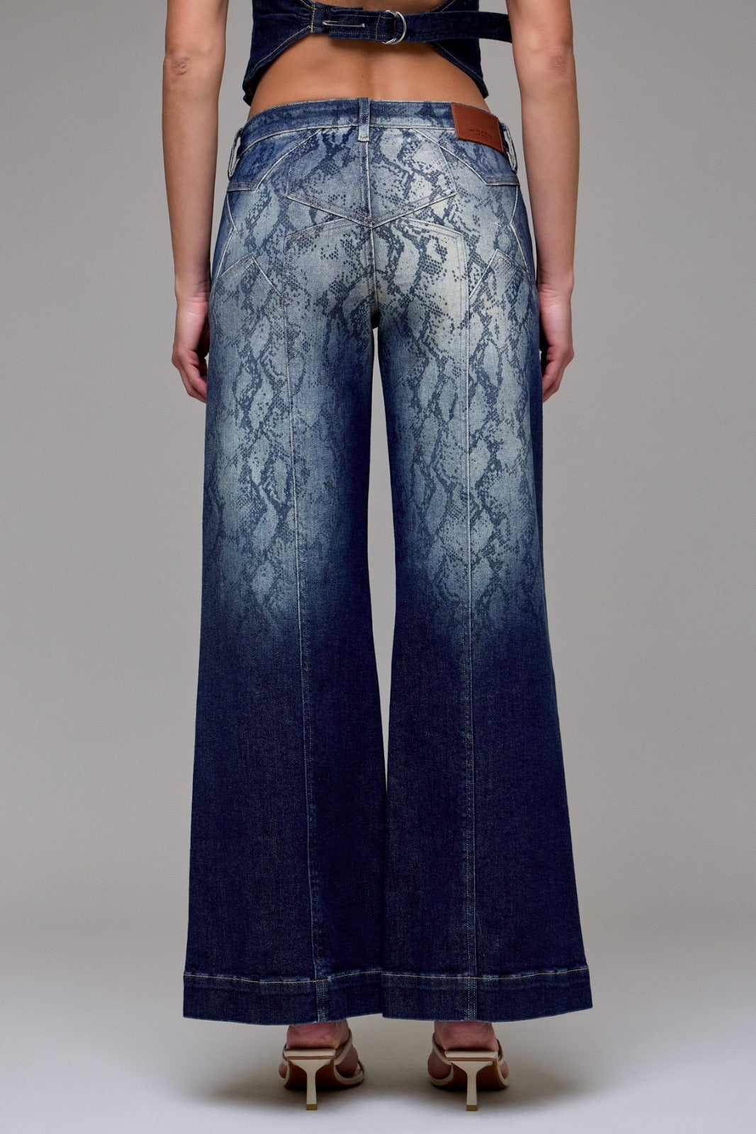 THE HAPPI SNAKE VEST SET